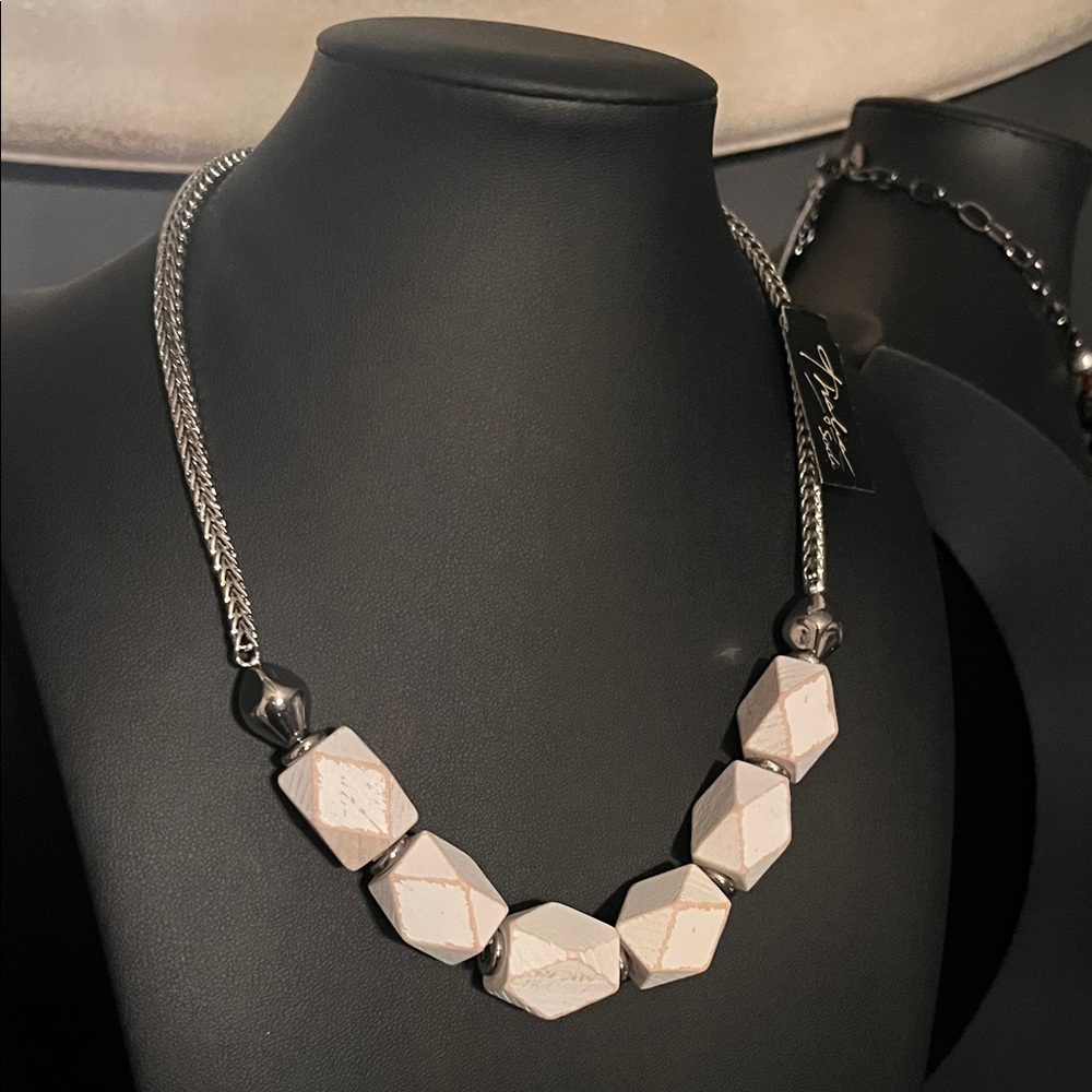 #O6.    Thalia Sodi Elegant Geometric Necklace and Earring Set